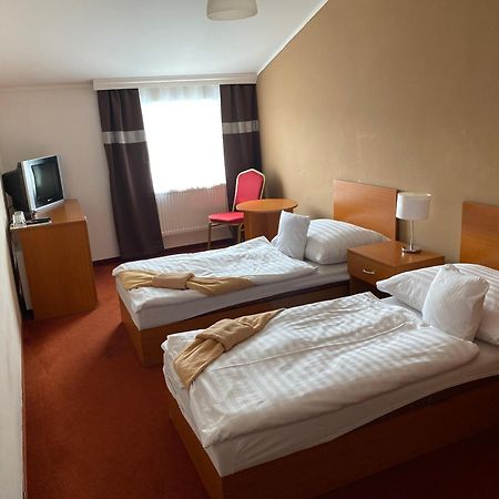 Hotel Cerny Orel Zatec Экстерьер фото