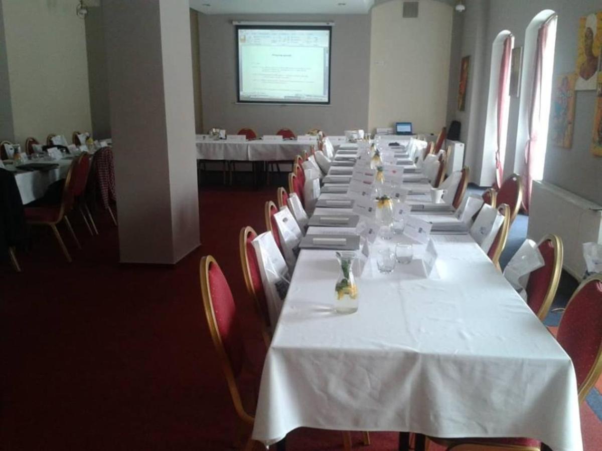 Hotel Cerny Orel Zatec Экстерьер фото